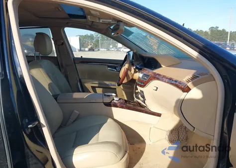 2013 Mercedes-Benz S 550 z USA, uszkodzony, nr VIN WDDNG7DB1DA513575